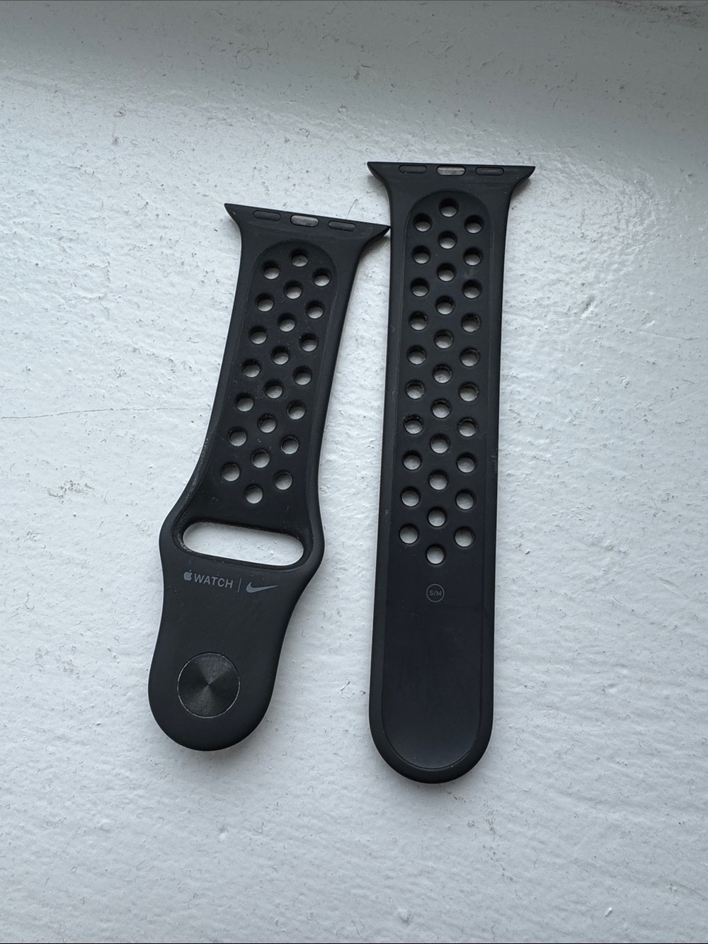 Set of 2 Silicone Apple Watch Bands in Black and Blush Pink - Size 38/40mm - Picture 2 of 5